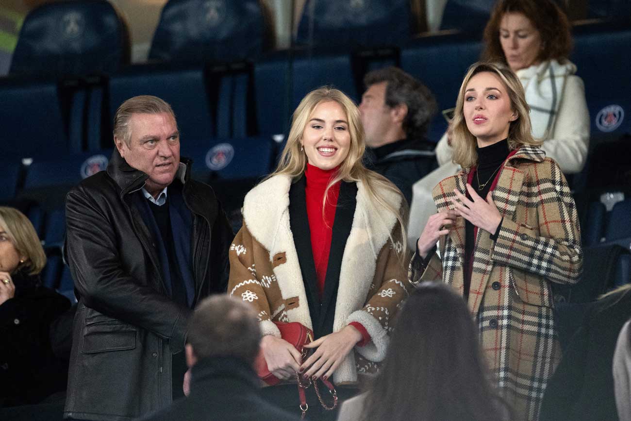 Les princesses Maria Carolina et Maria Chiara assistent au match du PSG contre l’AS Monaco avec leur père Les princesses Maria Carolina et Maria Chiara assistent au match du PSG contre l’AS Monaco avec leur père
